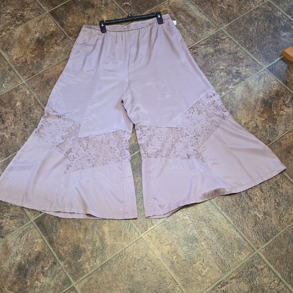 Anthropologie Women's Lavender Lace Flare Pants Size 14 - Picture 2 of 6